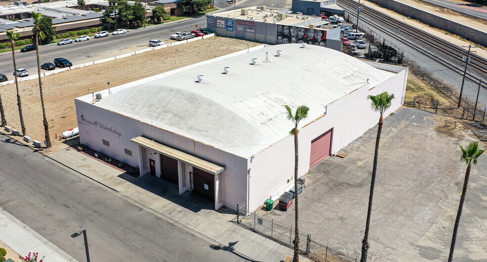 1945 W Yale Ave, Fresno, CA à vendre - Photo du bâtiment - Image 1 de 6