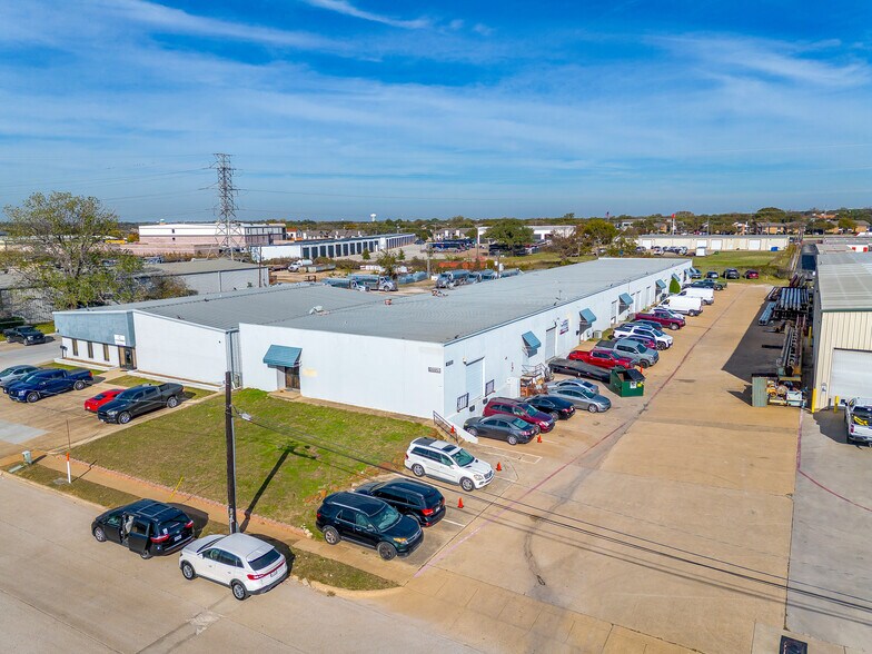 10709 Tube Dr, Fort Worth, TX à louer - Photo du bâtiment - Image 3 de 9