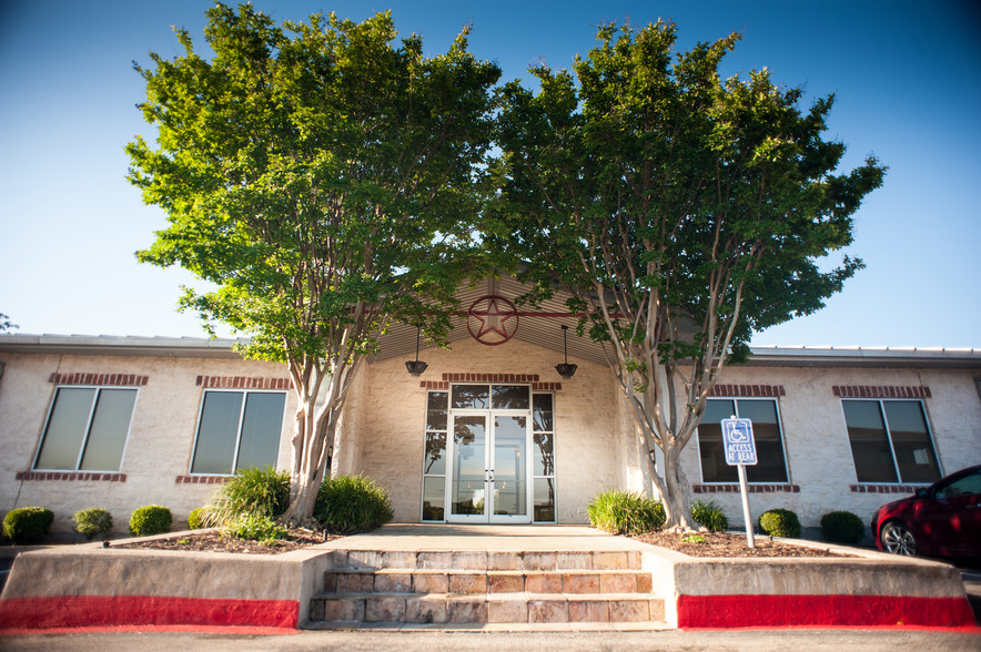 1000 Heritage Center Cir, Round Rock, TX for lease - Building Photo - Image 1 of 15