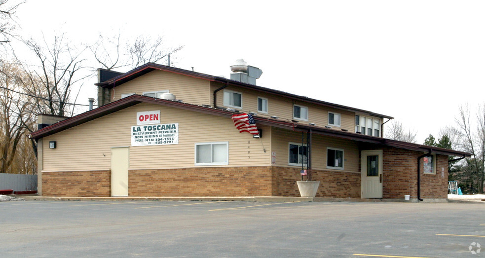 8405 S 27th St, Franklin, WI for sale - Primary Photo - Image 1 of 6