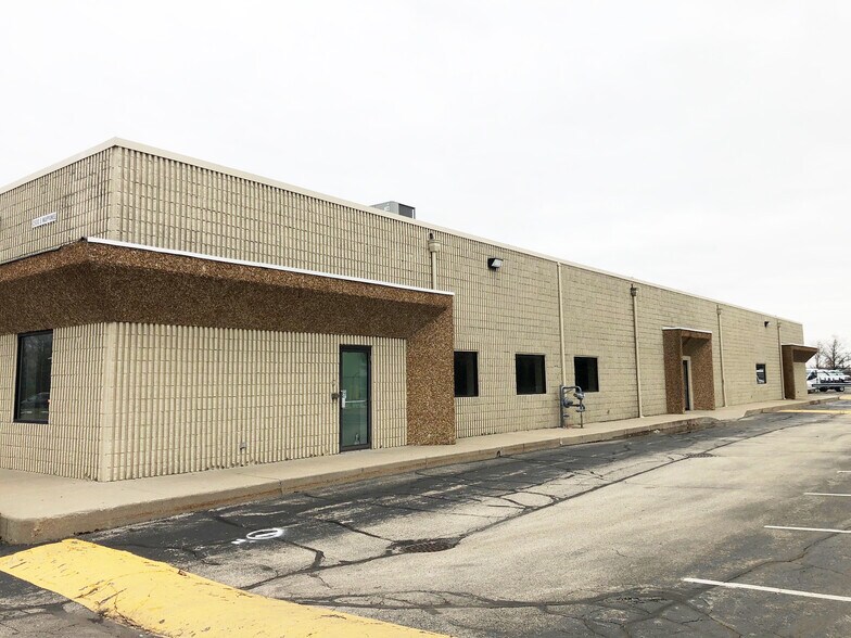 2930 Nappanee St, Elkhart, IN à louer - Photo du bâtiment - Image 2 de 16