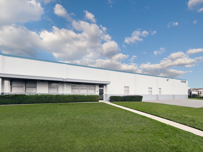 255-263 Utah Ave, South San Francisco, CA à louer - Photo du bâtiment - Image 2 de 6