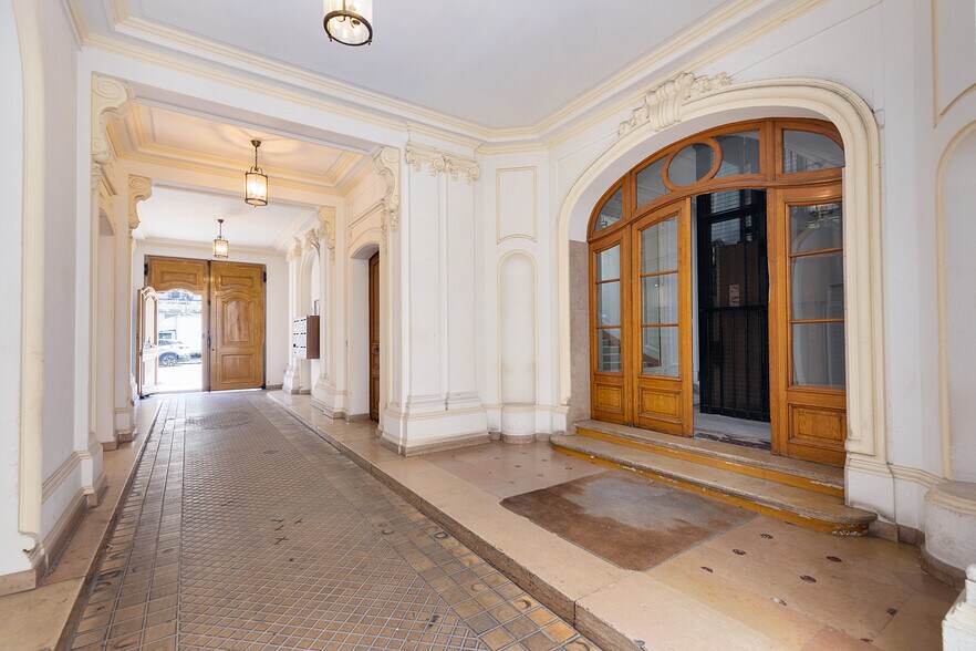 Avenue De Wagram, Paris à vendre - Photo du bâtiment - Image 3 de 12