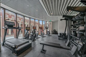 320 Granville St, Vancouver, BC for lease Building Photo- Image 1 of 12