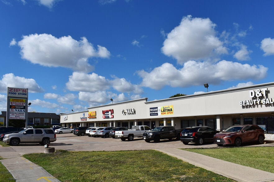 85 E Edgebrook Dr, Houston, TX for lease - Building Photo - Image 3 of 4