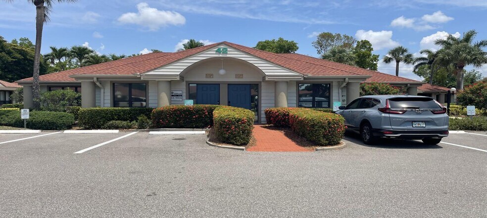 12520 World Plaza Ln, Fort Myers, FL à louer - Photo du bâtiment - Image 1 de 23