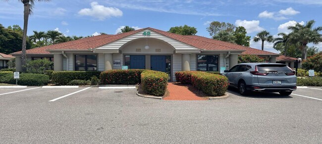 Plus de détails pour 12520 World Plaza Ln, Fort Myers, FL - Bureau à louer