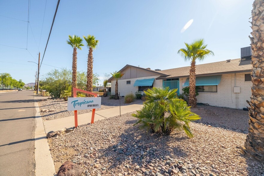 2011 N 51st St, Phoenix, AZ for sale - Building Photo - Image 1 of 14