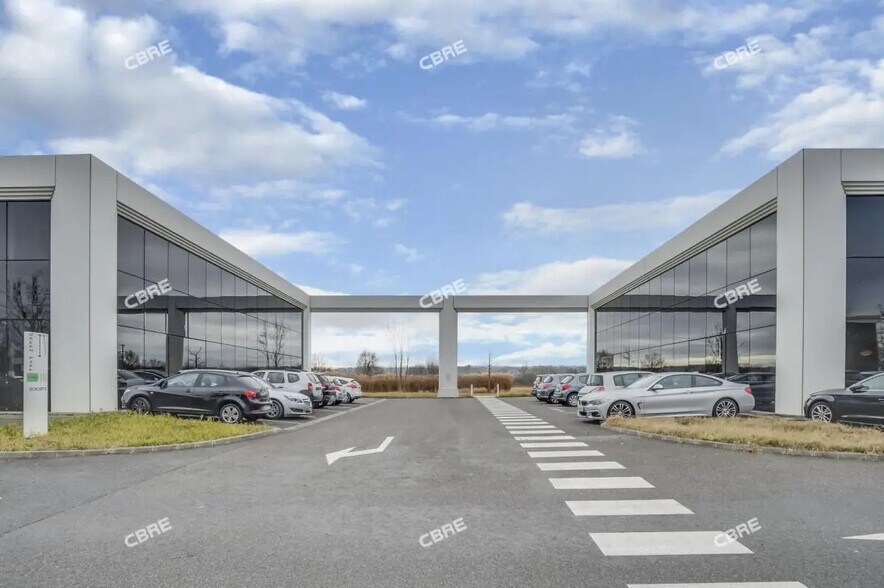 Office in Labège for lease - Building Photo - Image 3 of 36