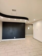 5411 N Mesa St, El Paso, TX for lease Interior Photo- Image 1 of 19