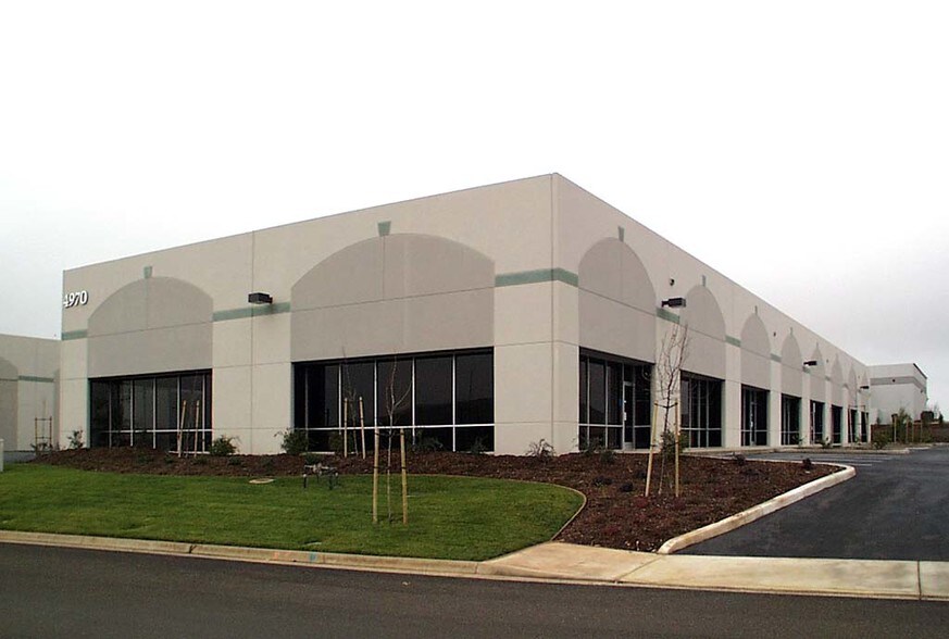 4970 Robert J Mathews Pky, El Dorado Hills, CA à louer - Photo du bâtiment - Image 2 de 14