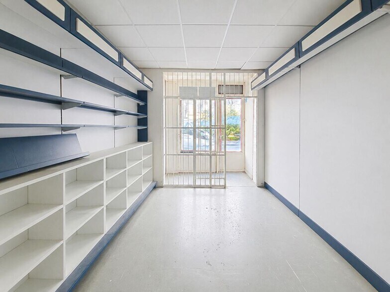 Retail in Paris for sale - Interior Photo - Image 2 of 3