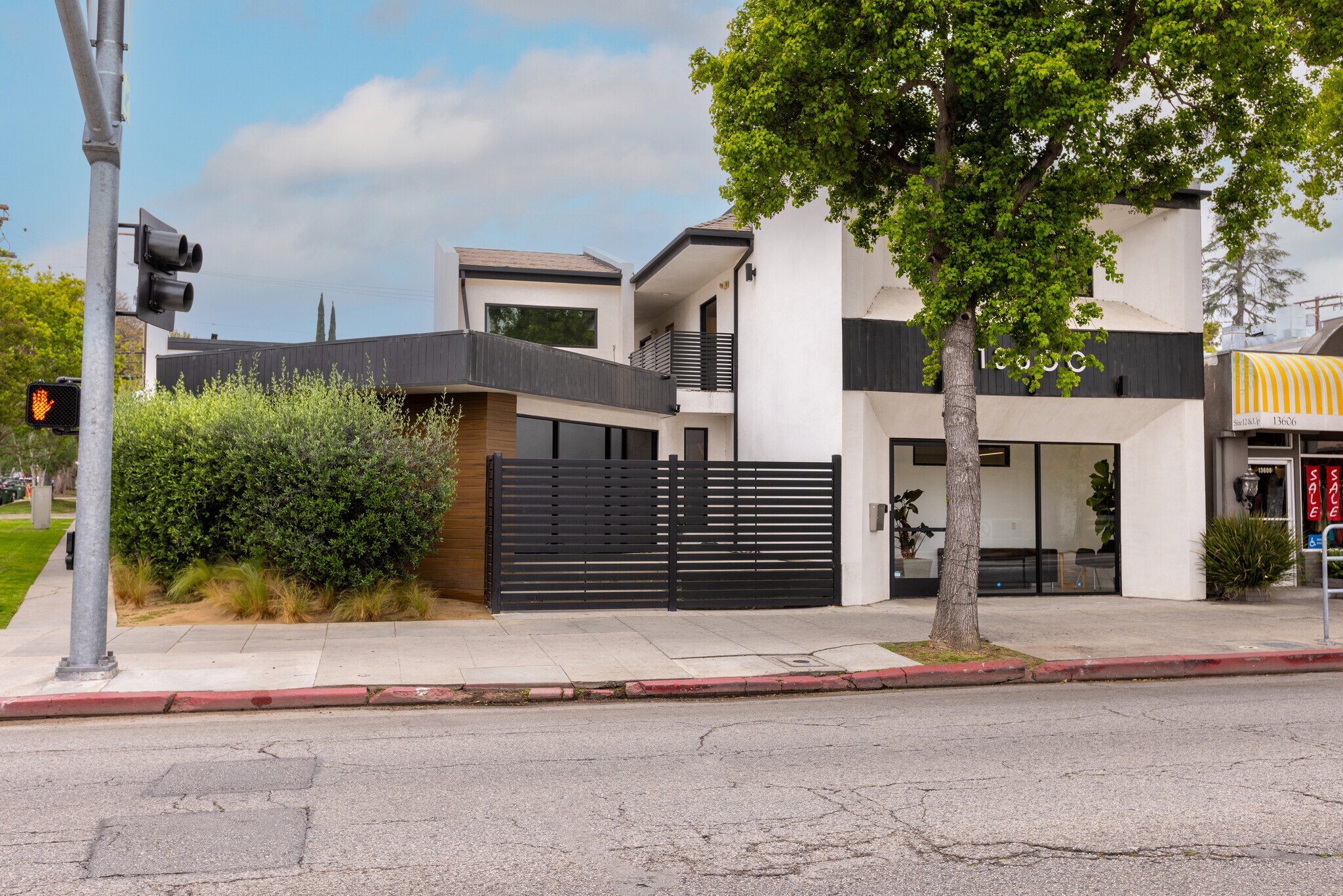 13600-13604 Ventura Blvd, Sherman Oaks, CA à vendre Photo du bâtiment- Image 1 de 1