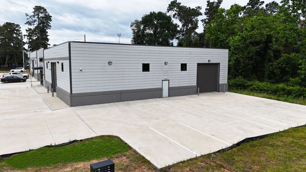 27435 Oak Ridge North School Rd, Conroe, TX à louer - Photo du bâtiment - Image 2 de 6