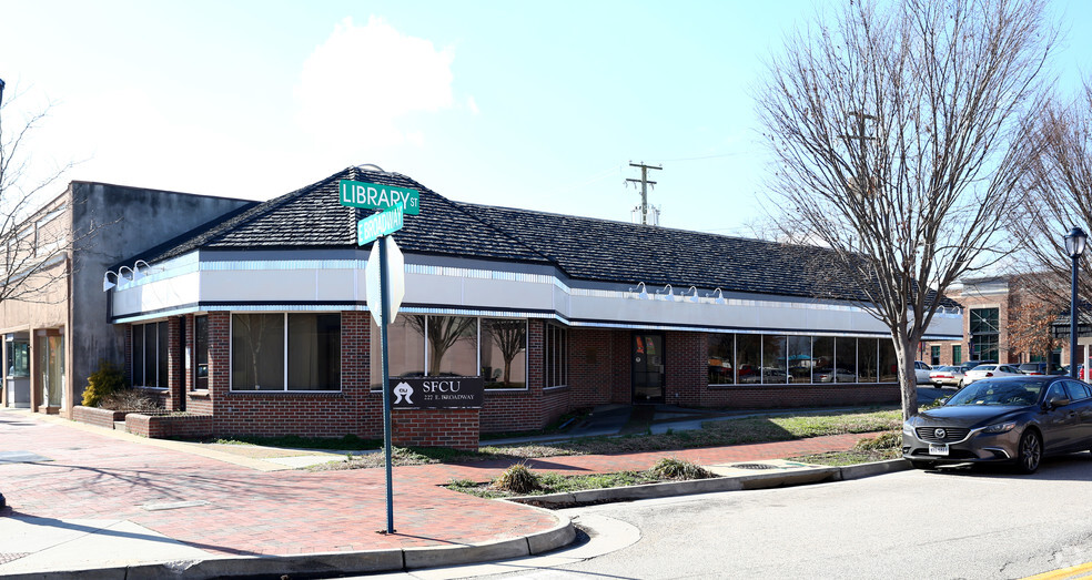 227 E Broadway, Hopewell, VA for sale - Primary Photo - Image 1 of 1