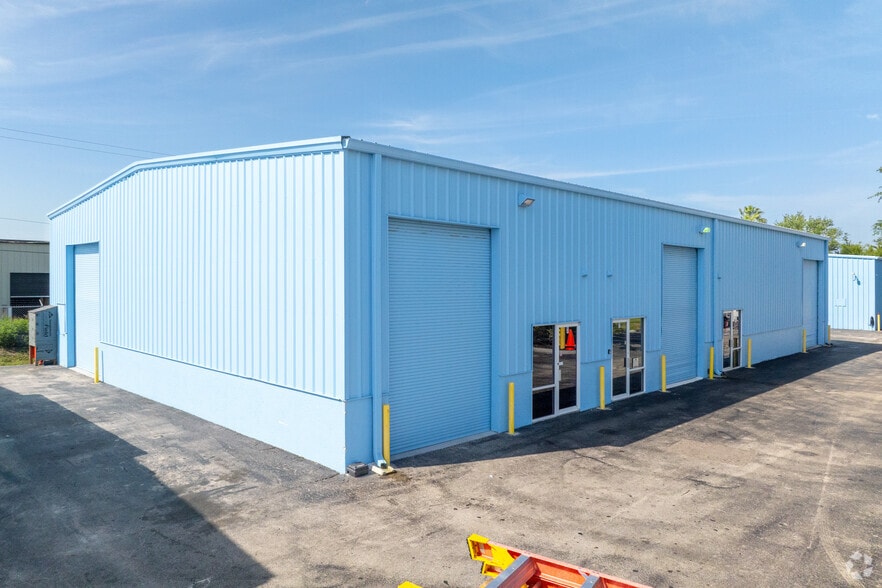 16151-16171 Pine Ridge Rd, Fort Myers, FL for lease - Building Photo - Image 2 of 6