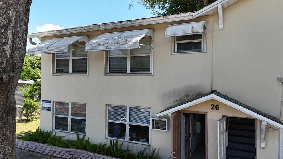 26 SE 13th Ter, Dania Beach, FL à vendre - Photo du bâtiment - Image 2 de 11