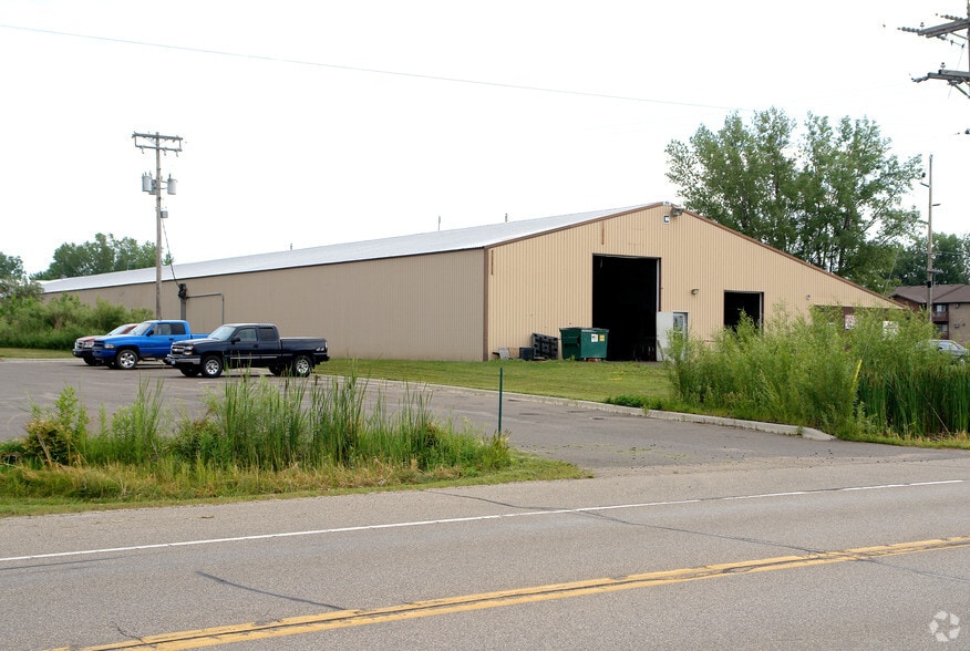 1391 11th Ave SW, Forest Lake, MN à vendre - Photo du bâtiment - Image 2 de 12