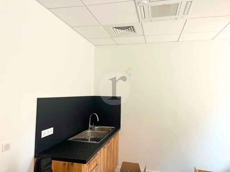 Bureau dans Lille à louer - Photo du bâtiment - Image 2 de 5