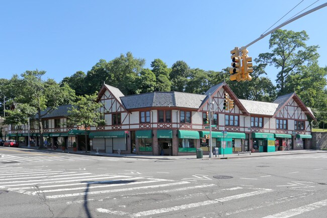 Plus de détails pour 44-29-44-41 Douglaston Pky, Little Neck, NY - Bureau, Commerce de détail à louer