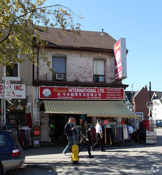398 Spadina Ave, Toronto, ON for sale - Primary Photo - Image 1 of 1