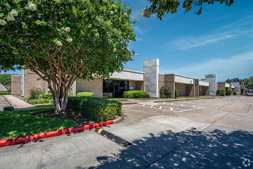 6300 Westpark Dr, Houston, TX à louer - Photo du bâtiment - Image 1 de 7