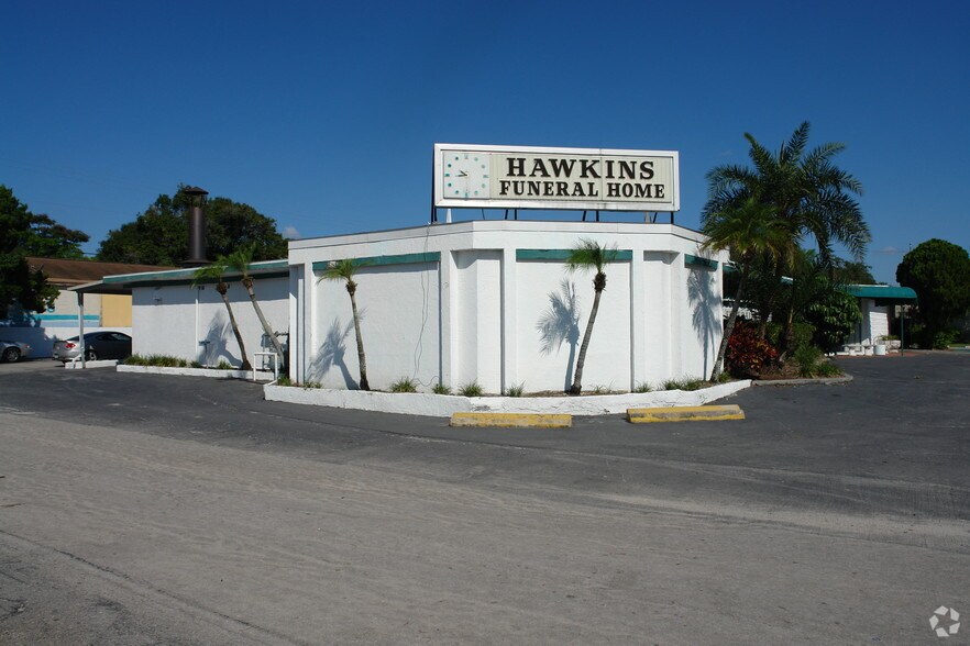 135 N Lime Ave, Sarasota, FL à vendre - Photo du bâtiment - Image 2 de 2
