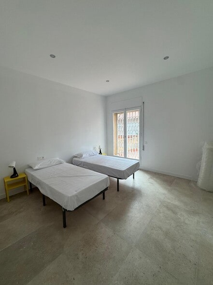 Multifamily in Santa Coloma de Gramenet, Barcelona for sale - Interior Photo - Image 2 of 12