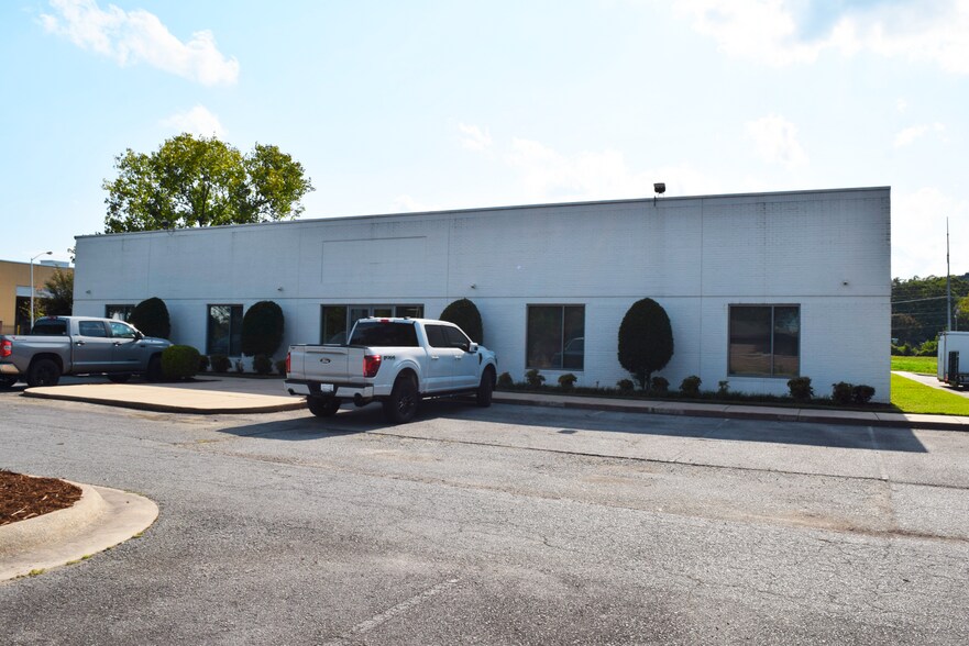 2100 Brookwood Dr, Little Rock, AR à louer - Photo du bâtiment - Image 2 de 10