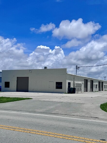 6026 Taylor Rd, Naples, FL à vendre - Photo du bâtiment - Image 1 de 1