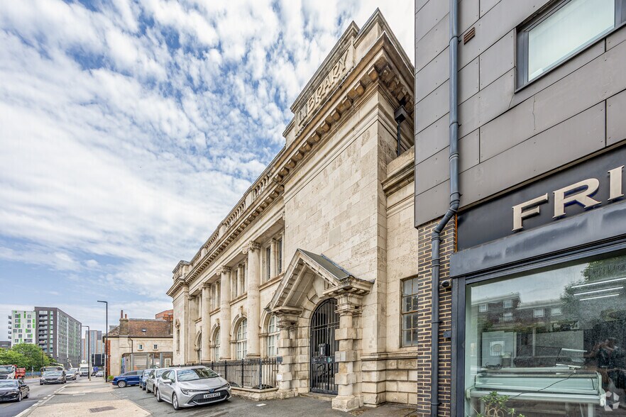 45 Gillender St, London for sale - Primary Photo - Image 1 of 3