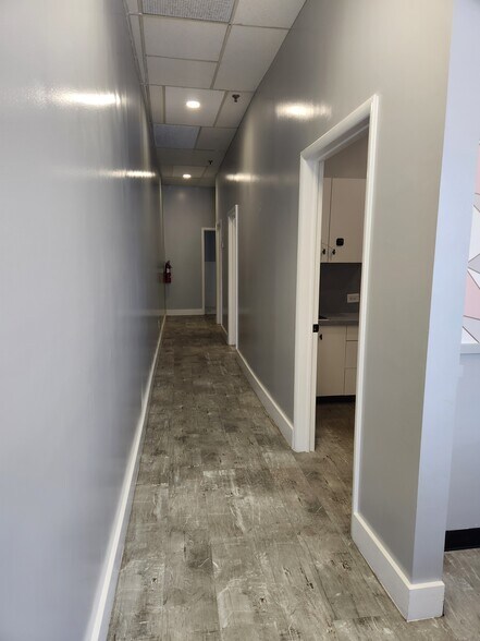 122-138 W Post Rd, White Plains, NY à louer - Photo intérieure - Image 3 de 12