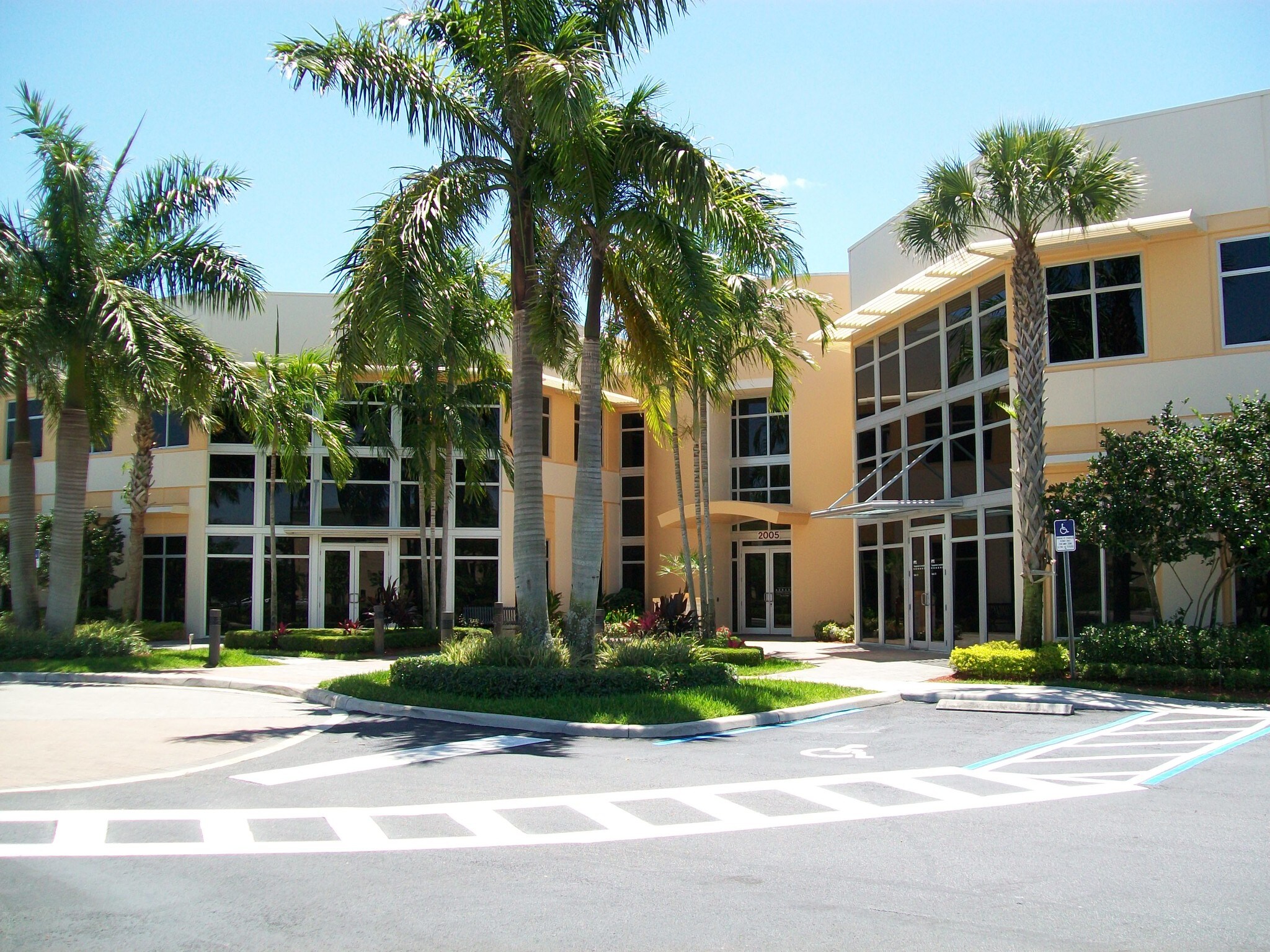 2005 Vista Pky, West Palm Beach, FL for lease Building Photo- Image 1 of 5