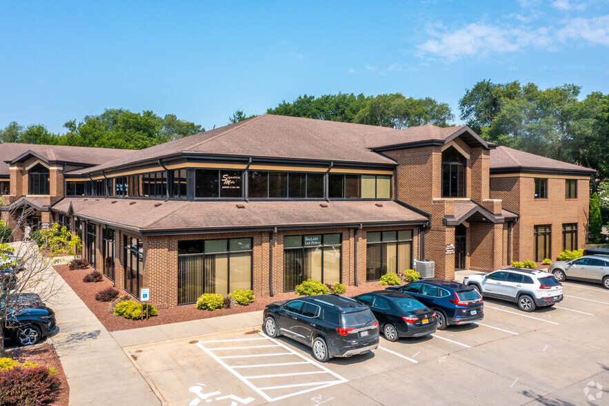 14225 University Ave, Waukee, IA for lease - Building Photo - Image 2 of 5