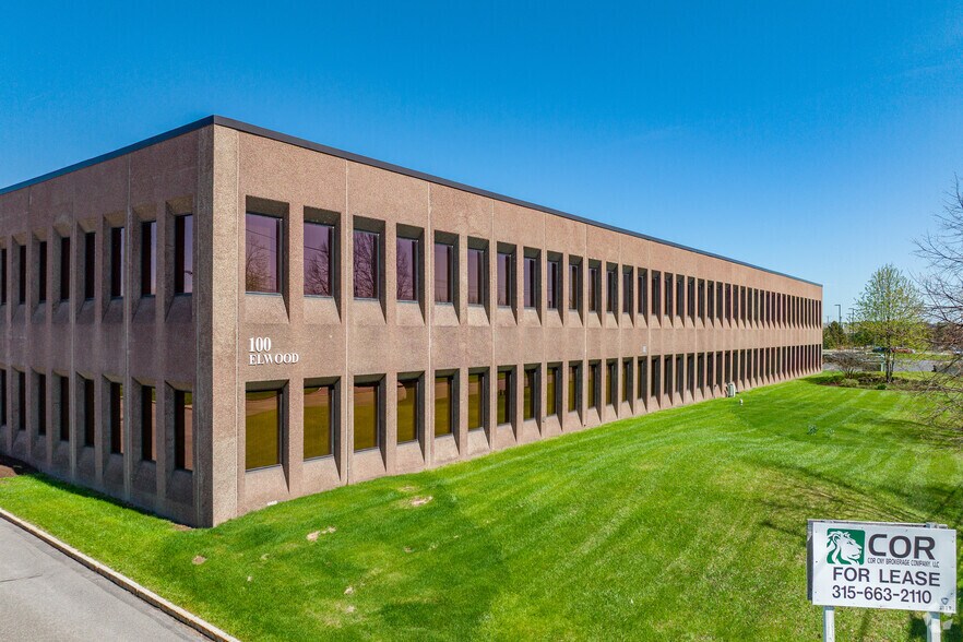 100 Elwood Davis Rd, Syracuse, NY à louer - Photo principale - Image 1 de 5