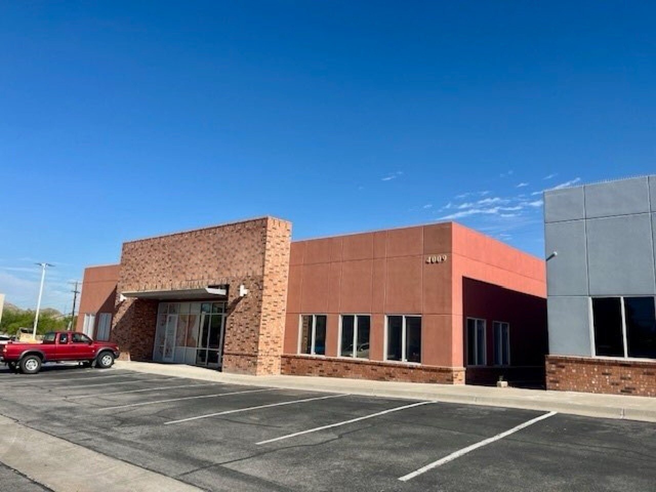 4001-4017 N Mesa St, El Paso, TX à louer Photo du bâtiment- Image 1 de 4
