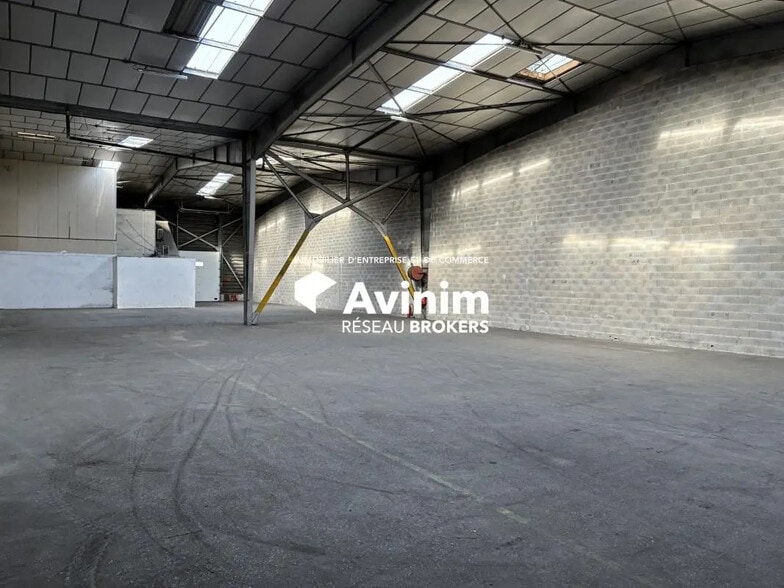 Flex in Marseille for lease - Interior Photo - Image 3 of 8