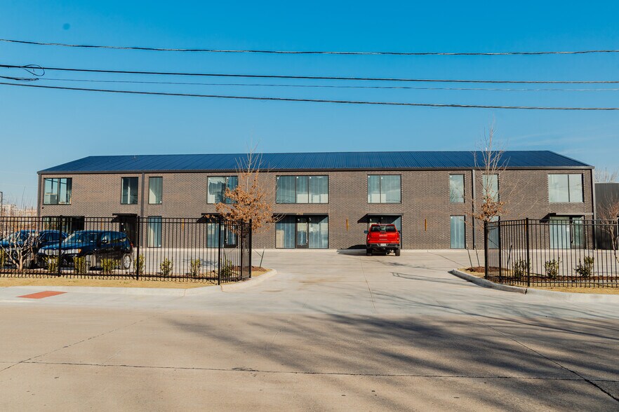 4750 Iberia Ave, Dallas, TX à vendre - Photo du bâtiment - Image 2 de 21