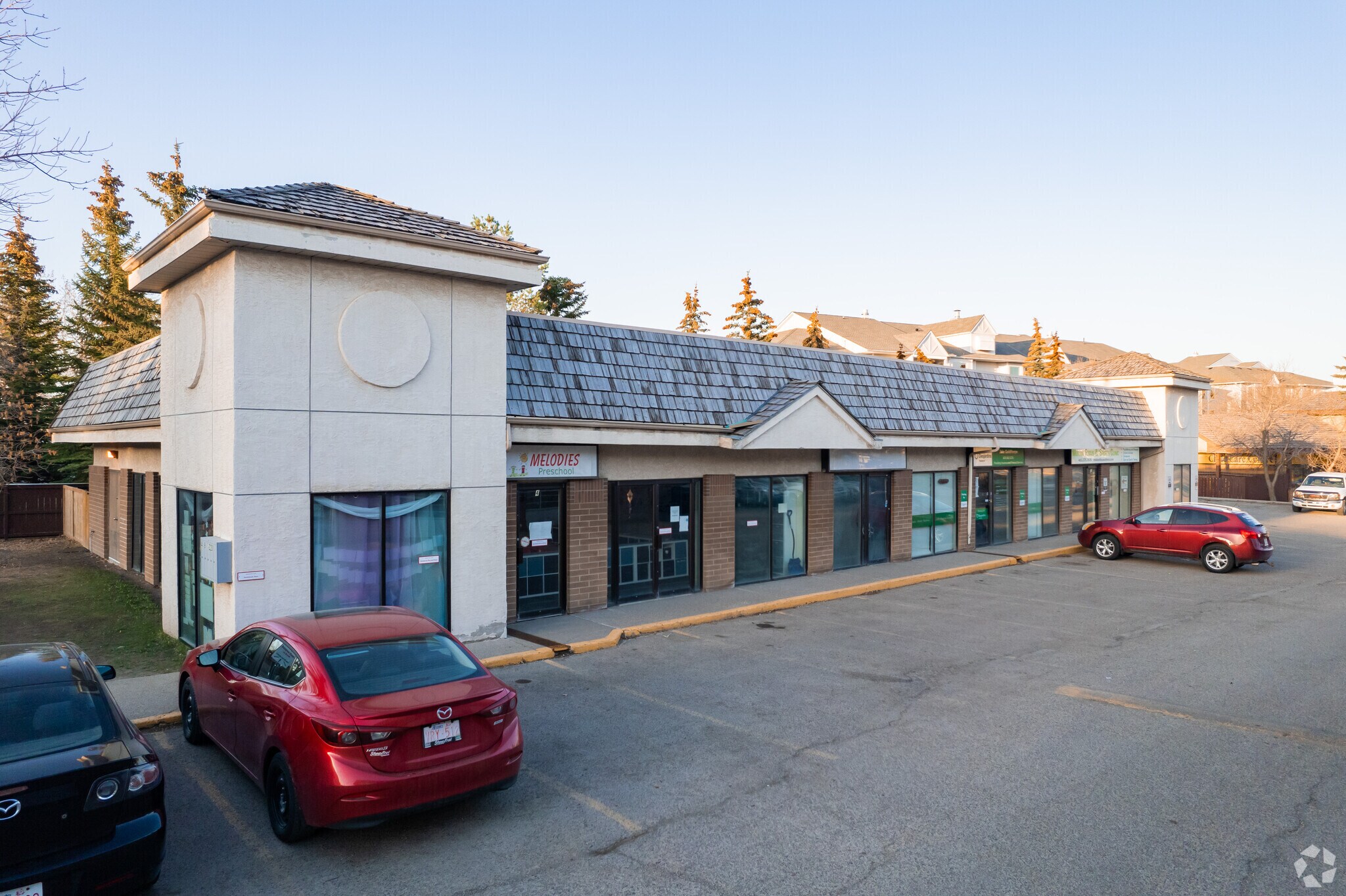 217 Hawksbrow Dr NW, Calgary, AB à vendre Photo principale- Image 1 de 13