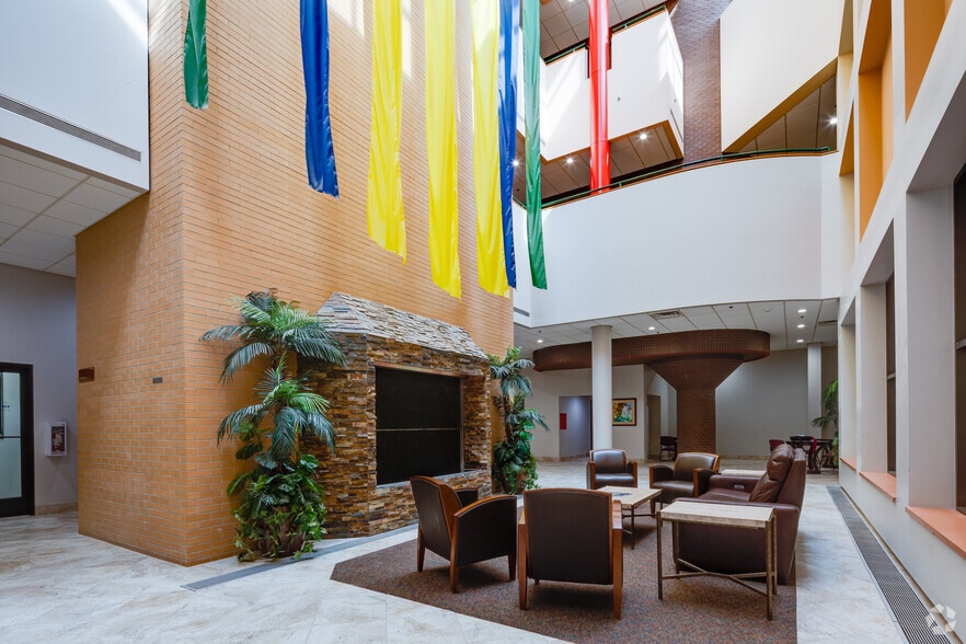 116 N Chicago St, Joliet, IL for lease - Lobby - Image 3 of 4