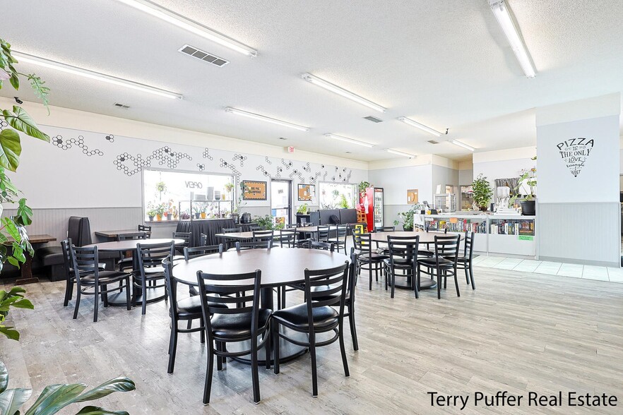 246 Division St, Hesperia, MI for sale - Interior Photo - Image 3 of 28