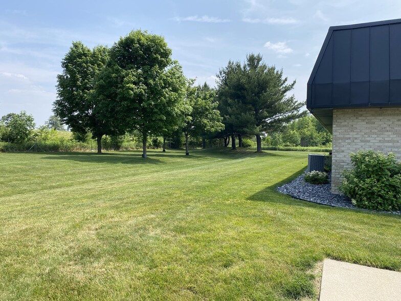 2804 Boilermaker Ct, Valparaiso, IN for sale - Building Photo - Image 2 of 51