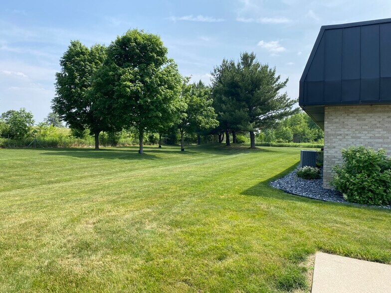 2804 Boilermaker Ct, Valparaiso, IN à vendre - Photo du bâtiment - Image 2 de 51