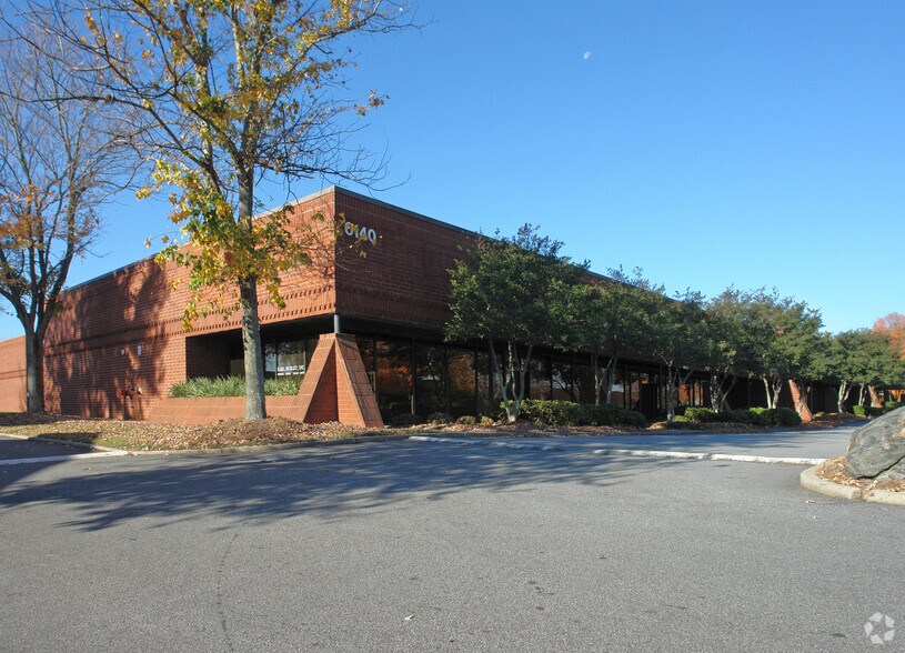 6140 Northbelt Pkwy, Norcross, GA à louer - Photo du bâtiment - Image 1 de 3