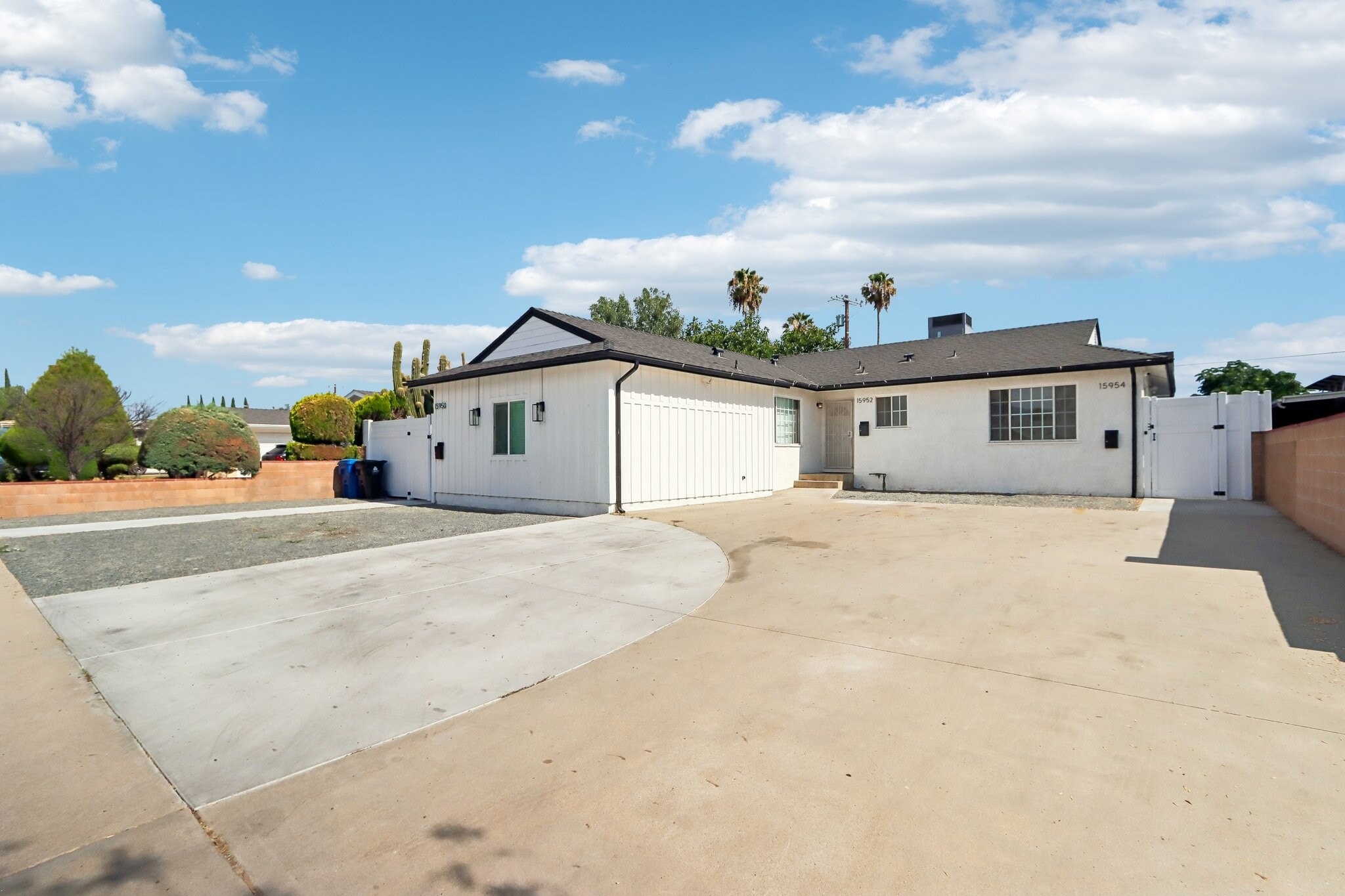 15952 Simonds St, Granada Hills, CA for sale Primary Photo- Image 1 of 51