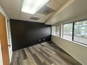 9860 SW Hall Blvd, Tigard, OR for lease Interior Photo- Image 2 of 3