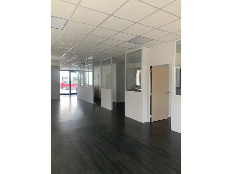 Office in Saint-Denis for lease - Interior Photo - Image 1 of 5