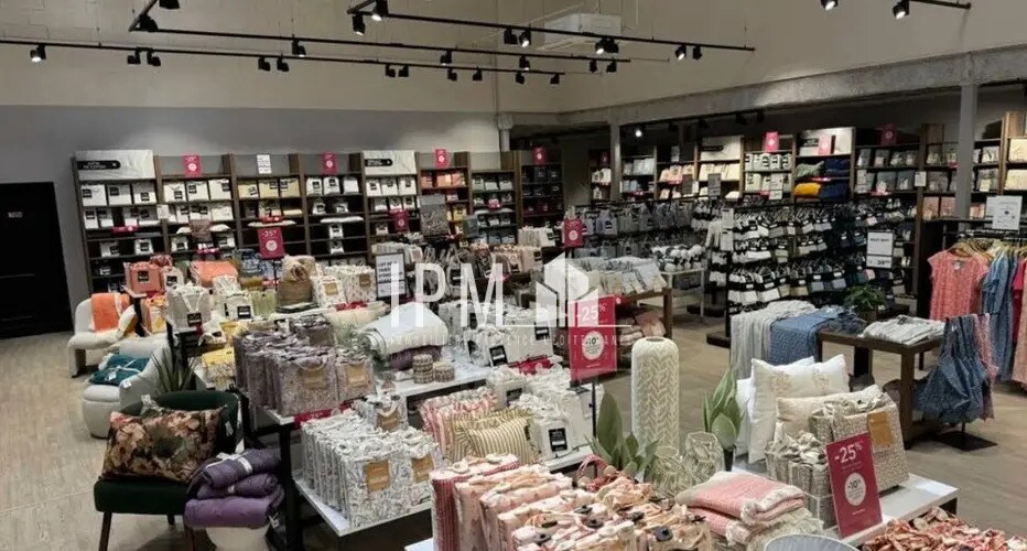 Retail in Cabriès for lease - Interior Photo - Image 3 of 5