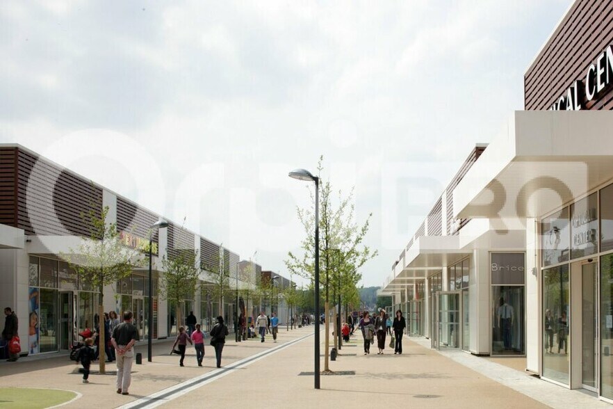 Retail in Soissons for lease - Building Photo - Image 2 of 4