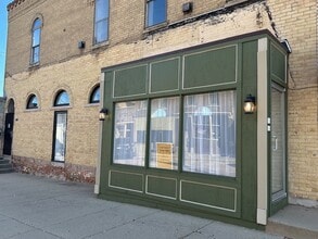 222 N Benton St, Woodstock, IL à louer Photo intérieure- Image 1 de 1